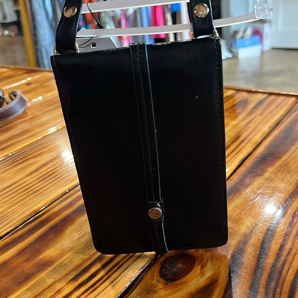 Crossbody small black leather bag.